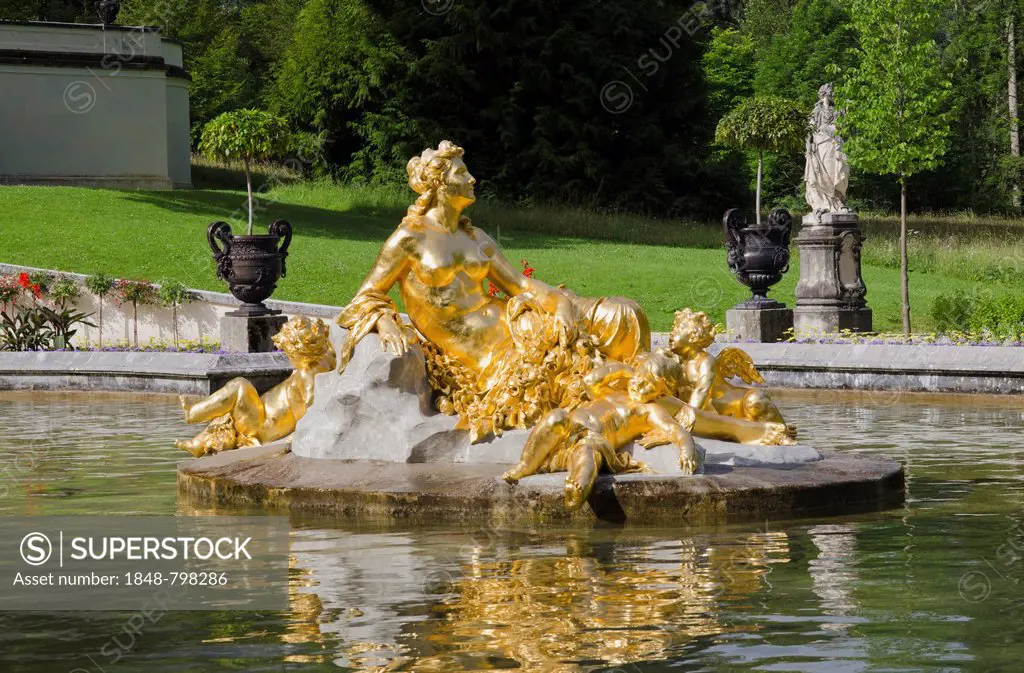 Golden fountain, Schloss Linderhof Palace of King Ludwig II, Graswang Valley, Ammergau Alps, Oberammergau, Upper Bavaria, Bavaria, Germany, Europe