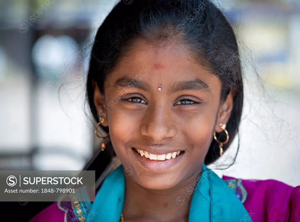 Smiling girl, portrait, Meenakshi Amman Temple or Sri Meenakshi Sundareswarar Temple
