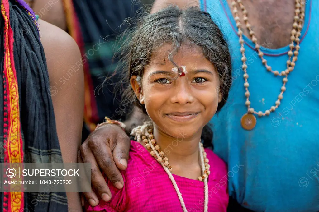 Girl, part of a pilgriming Hindu family, portrait, Meenakshi Amman Temple or Sri Meenakshi Sundareswarar Temple