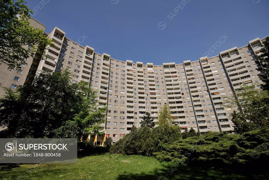 18-story apartment building designed by Walter Gropius, Gropiussstadt, Gropius City, satellite settlement, large housing estate with 18,000 apartments...