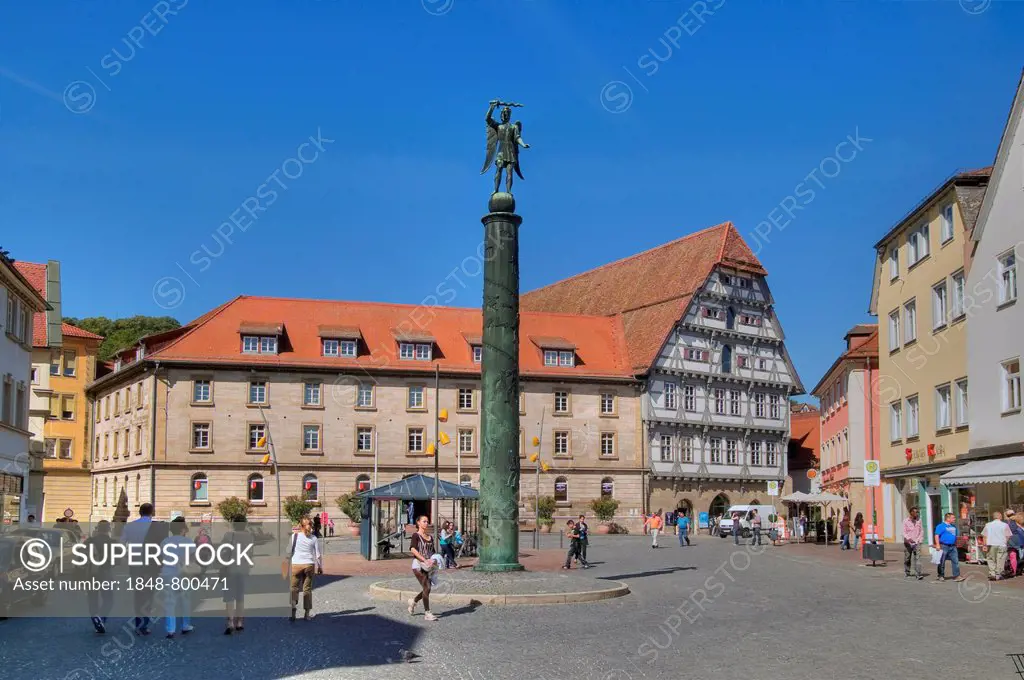 Amtshaus, Alemannic half-timbered house, now housing the town library, at front a monument to the fallen of the 1st and 2nd World Wars, Schwaebisch Gm...