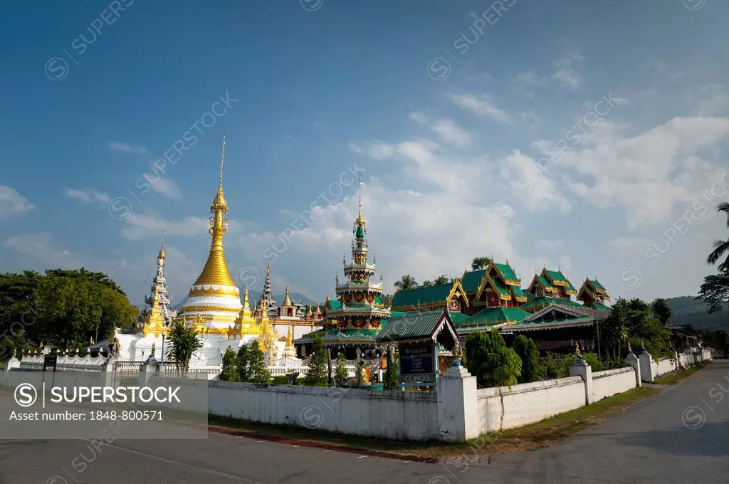 Pagoda or Chedi, Temples of Wat Jong Kham and Chong Kham or Wat Jong Klang and Chong Klang, Mae Hong Son, Northern Thailand, Thailand, Asia