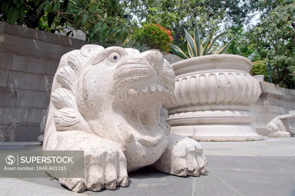 Lion skulpture, marble bench, Livadia Palace, Livadiya, Yalta, Crimea, Ukraine