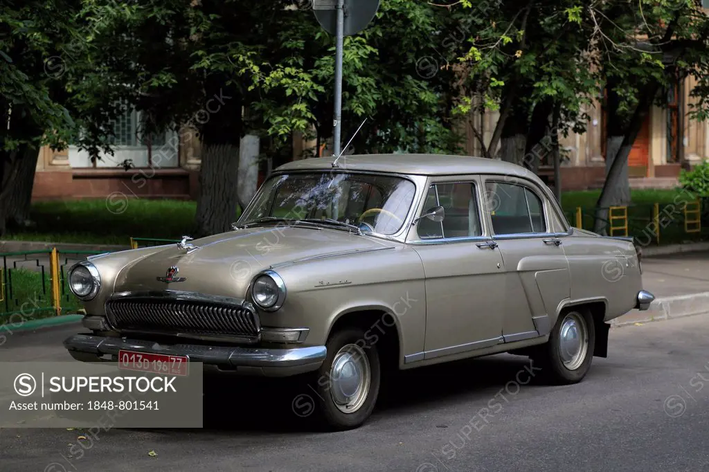 Vintage car of the Soviet brand Volga, Moskau, Moscow Oblast, Russia