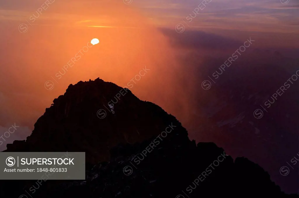 Mt Hohes Licht, summit at sunrise, Oberstdorf, Oberallgäu, Allgäu, Swabia, Bavaria, Germany