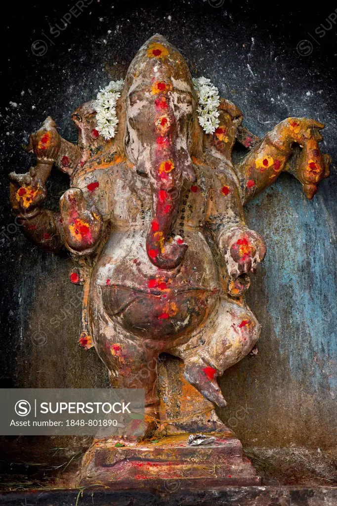 Hindu god Ganesha or Ganpati, the elephant-headed god, Meenakshi Amman Temple or Sri Meenakshi Sundareswarar Temple, Madurai, Tamil Nadu, India