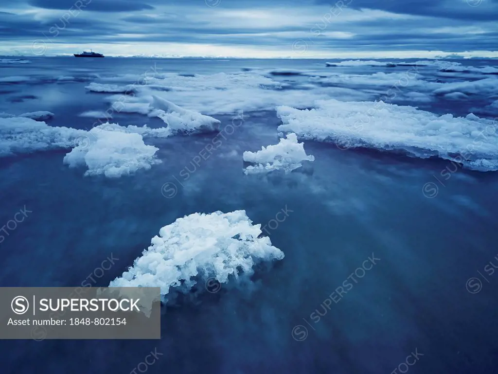 Ice floes, Spitsbergen Island, Svalbard Archipelago, Svalbard and Jan Mayen, Norway