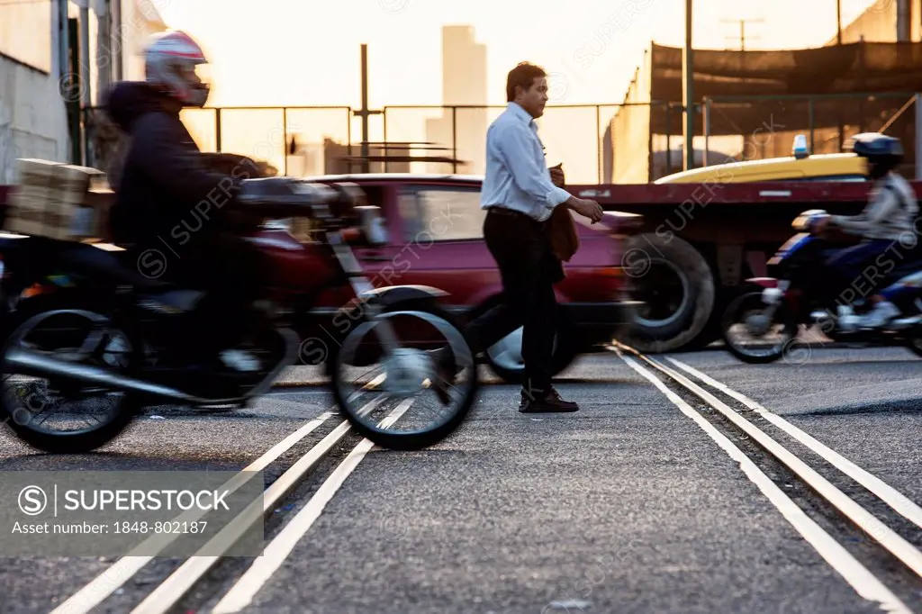 Rush hour in Buenos Aires, at the station Av Dr Jose Maria Ramos Mejia, an employee hurrying home, Buenos Aires, Buenos Aires Province, Argentina