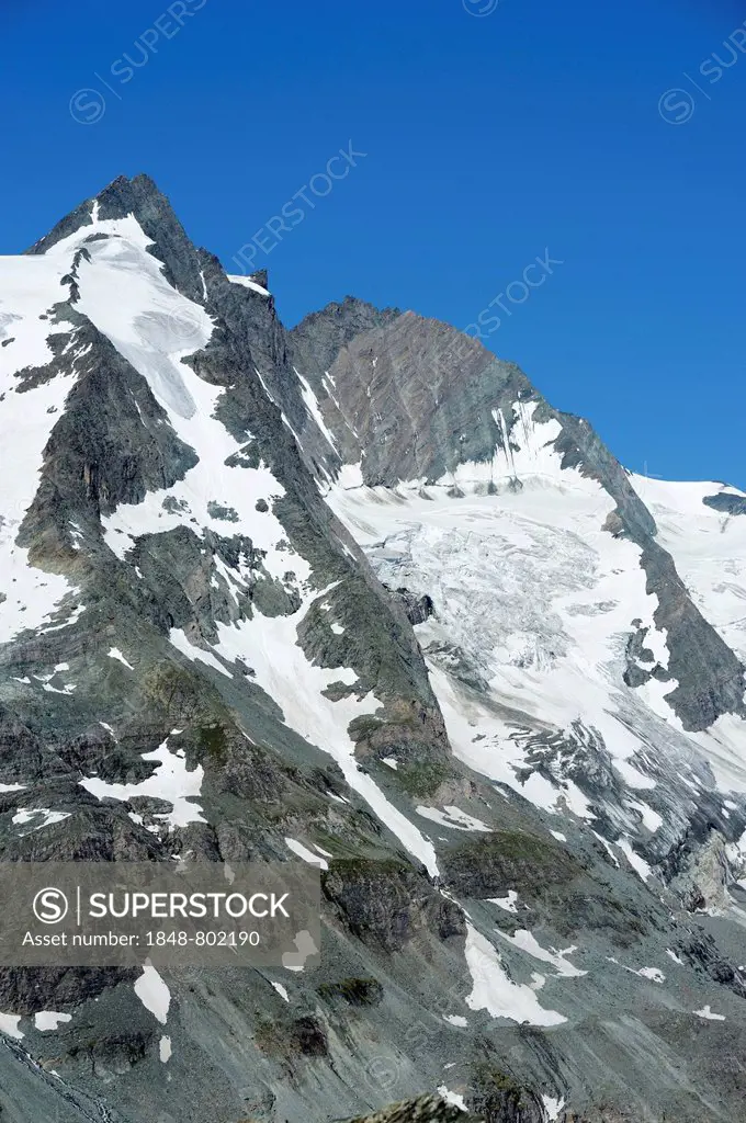 Mt Kleinglockner and Mt Grossglockner, Kaiser-Franz-Josefs-Höhe, Carinthia, Austria