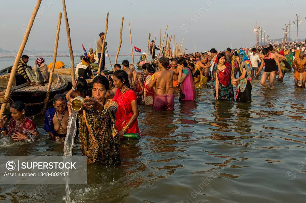 Crowds of people taking a bath in the Sangam, the confluence of the rivers Ganges, Yamuna and Saraswati, Kumbha Mela mass Hindu pilgrimage