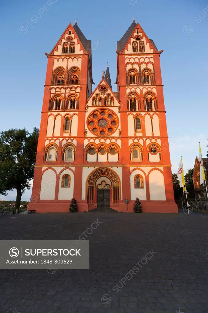 Late Romanesque and early Gothic Limburg Cathedral of Sankt Georg, Limburg, Limburg-Weilburg, Hesse, Germany, Europe