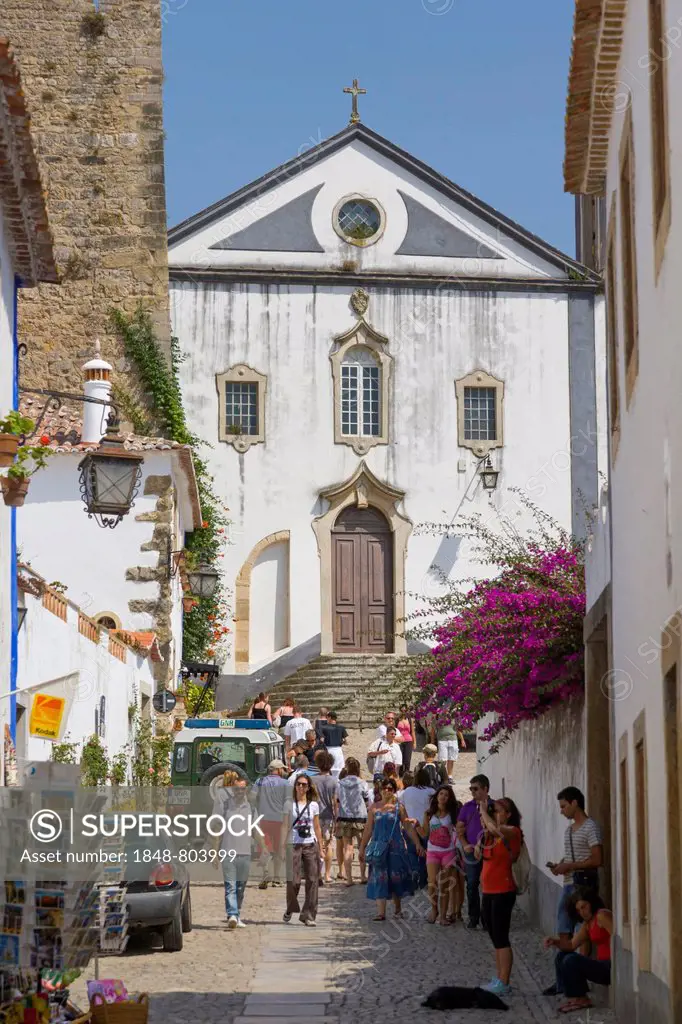 Rua Direita with Igreja de Sao Tiago, Sai Tiago Church, Castelo de Obidos, Obidos Castle, Obidos, Leiria District, Pinhal Litoral, Portugal, Europe