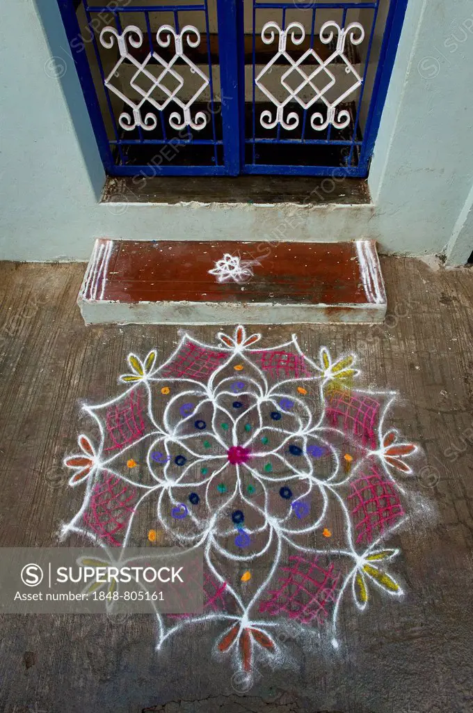 Traditional Rangoli, Kolam or Muggu, decorative pattern made of coloured sand outside a door, Rameswaram, Pamban Island, Tamil Nadu, India