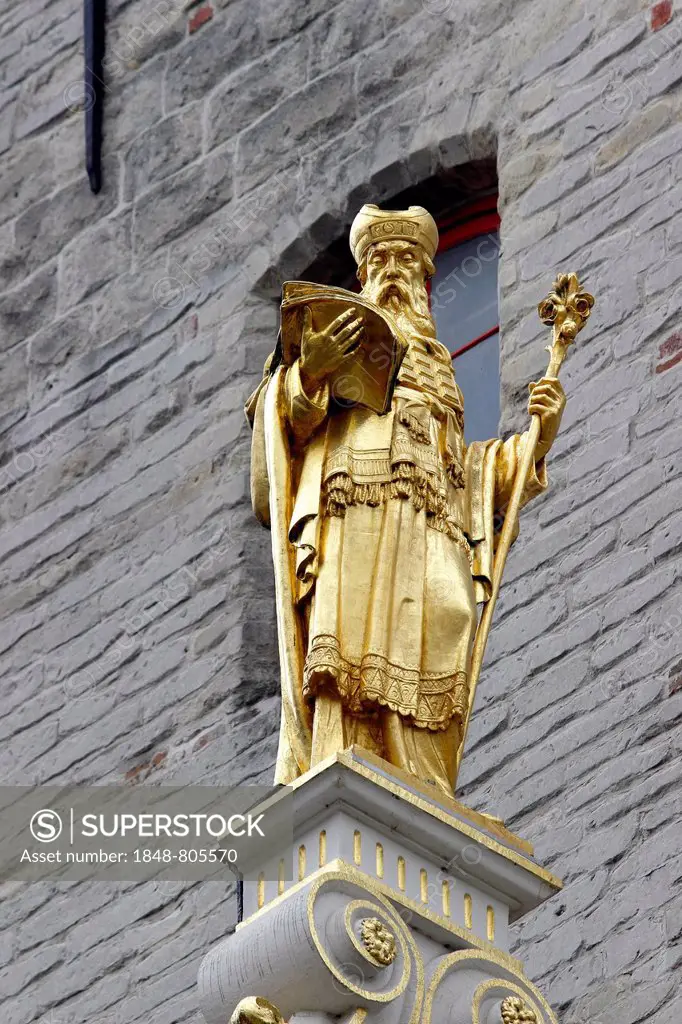 Gilded statue on the Palace of Justice or Gerechsthof, Bruges, West Flanders, Flemish Region, Belgium