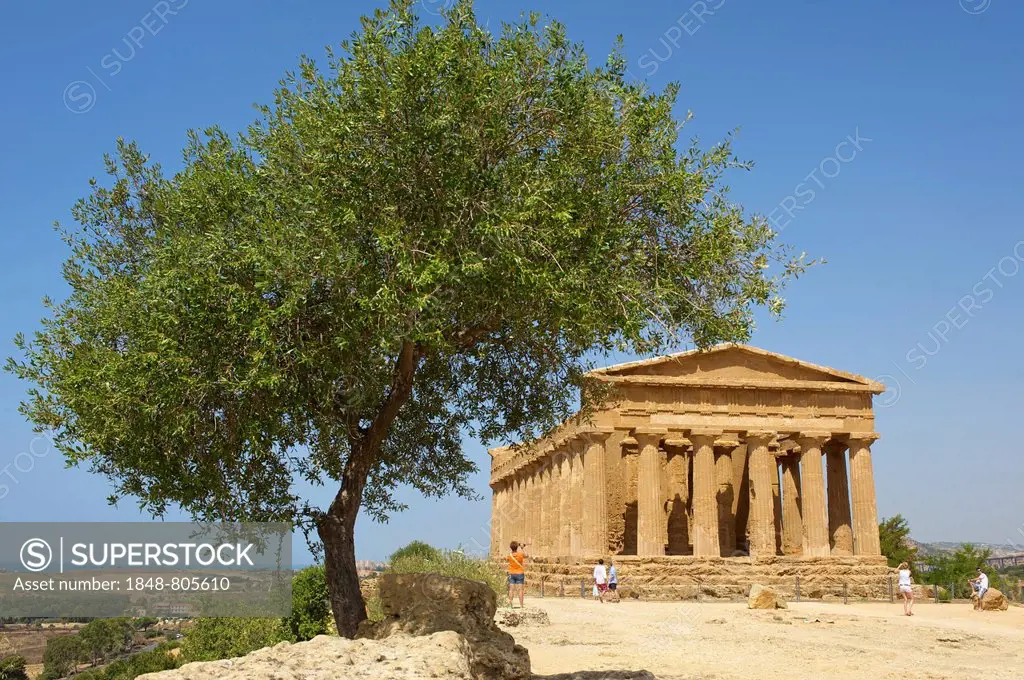 Temple of Giunone or Temple of Hera, Archaeological Area of Agrigento, Temple Valley, Valle dei Templi, Agrigento, Province of Agrigento, Sicily, Ital...