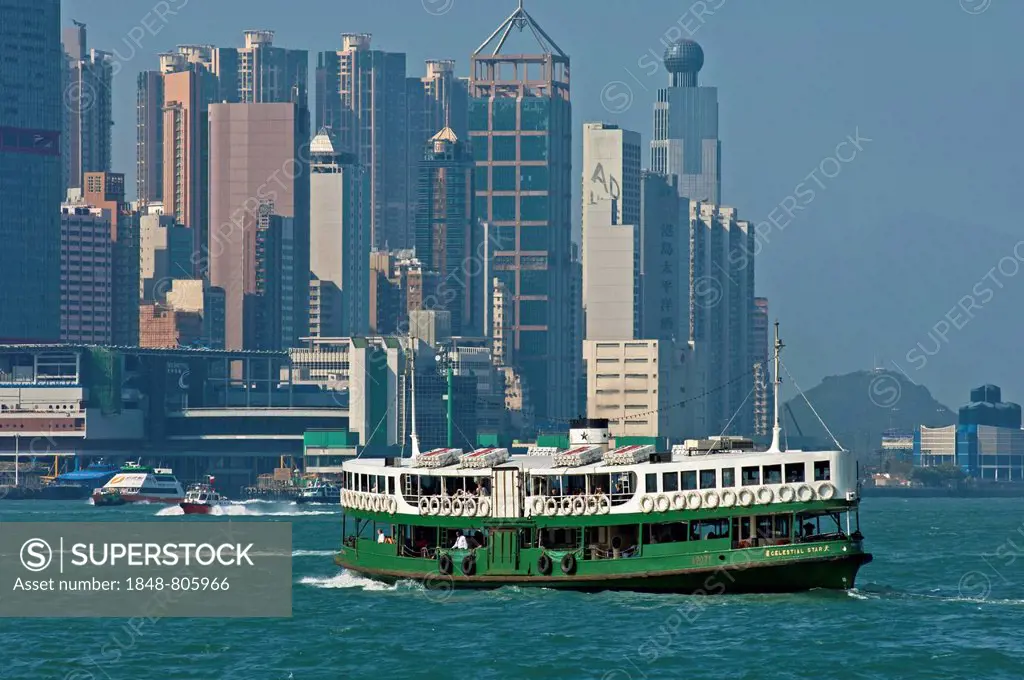A ferry of the Star Ferry shipping company crosses the basin of the Victoria Harbour, Central District, Hong Kong, Hong Kong Island, Hong kong, China,...