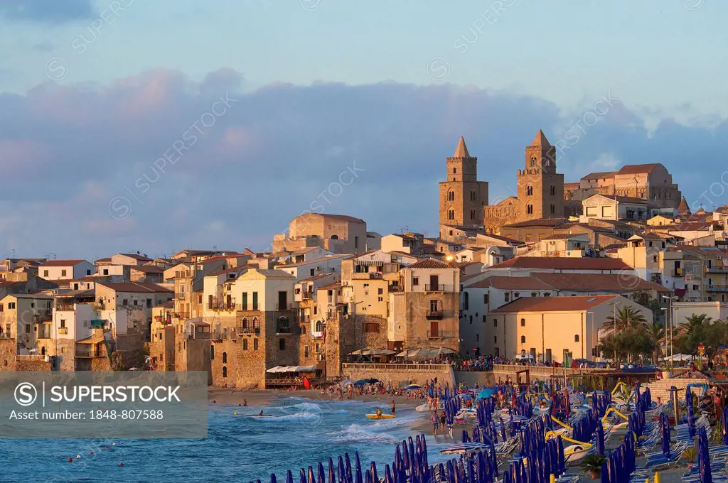 Beach in front of Cathedral-Basilica of the Holy Saviour, Basilica Cattedrale del Santissimo Salvatore in the evening light, Cefalù, Province of Paler...