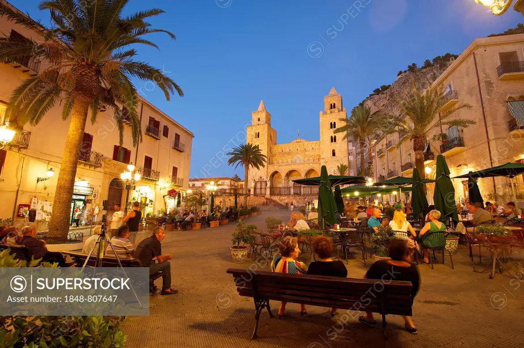 Restaurants on Piazza Duomo square in the evening, Cathedral-Basilica of the Holy Saviour, Basilica Cattedrale del Santissimo Salvatore at the rear, C...