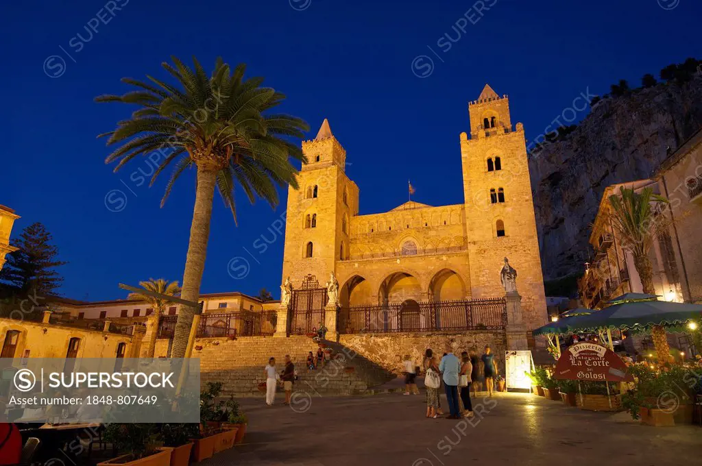 Cathedral-Basilica of the Holy Saviour, Basilica Cattedrale del Santissimo Salvatore on Piazza Duomo square in the evening, Cefalù, Province of Palerm...