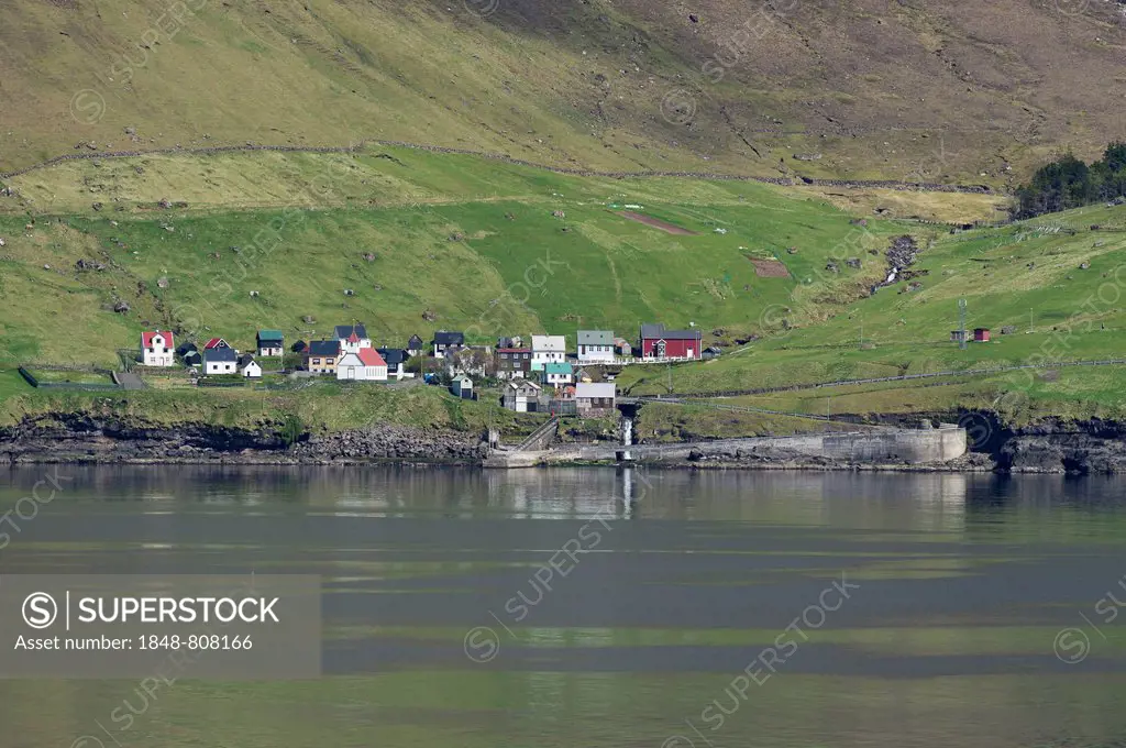 Kunoy village by the sea, surrounded by fields, Kunoy, Kunoy, Norðoyar, Faroe Islands, Denmark