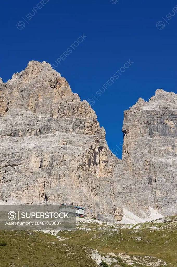 Refugio Auronzo Alpine hut, Three Peaks, Sextner Dolomiten, South Tyrol province, Trentino-Alto Adige, Italy