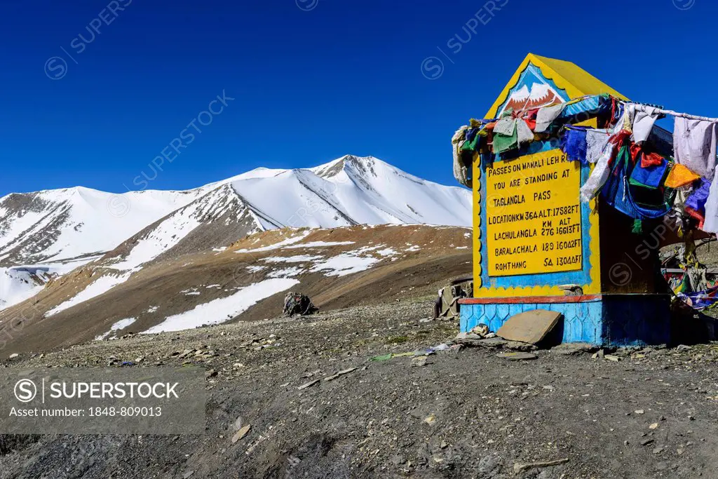 The milestone on top of Taglang La, 5.325 m, the highest pass on the Manali-Leh Highway, snow covered mountains in the distance, Rumtse, Ladakh, Jammu...