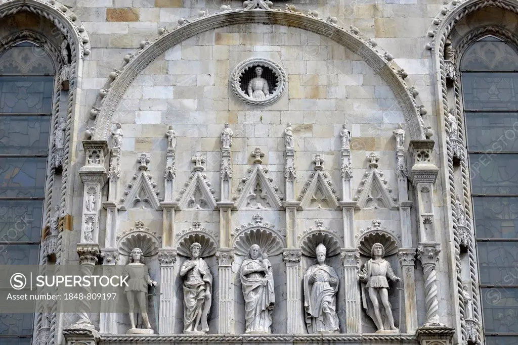 Statues above the entrance portal, detail, west facade of Como Cathedral, Cathedral of Santa Maria Maggiore, Como, Lombardy, Italy