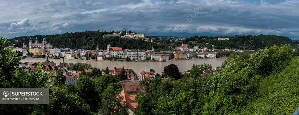 Panoramic view of the historic centre with the Inn River during high waters, Passau, Lower Bavaria, Bavaria, Germany