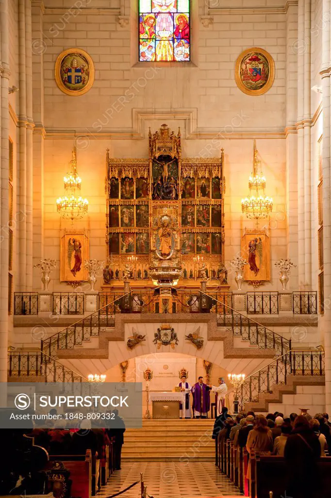 Worship, Almudena Cathedral or Catedral de Santa María la Real de la Almudena de Madrid, Madrid, Community of Madrid, Spain