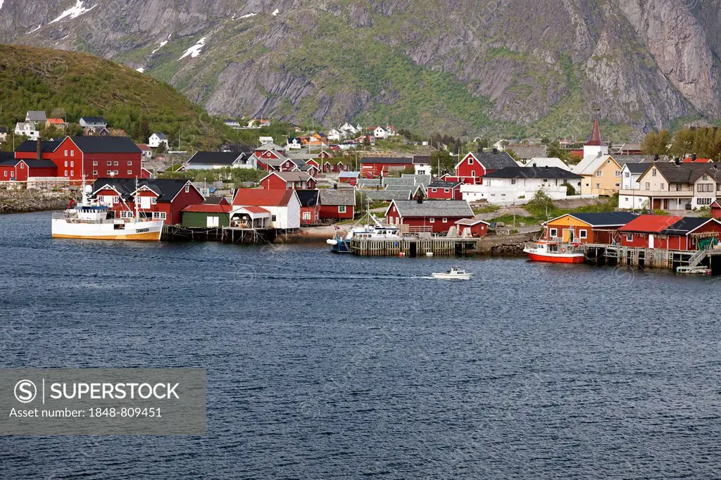 Fishing village of Reine, Reine, Moskenesøy, Lofoten, Nordland, Norway
