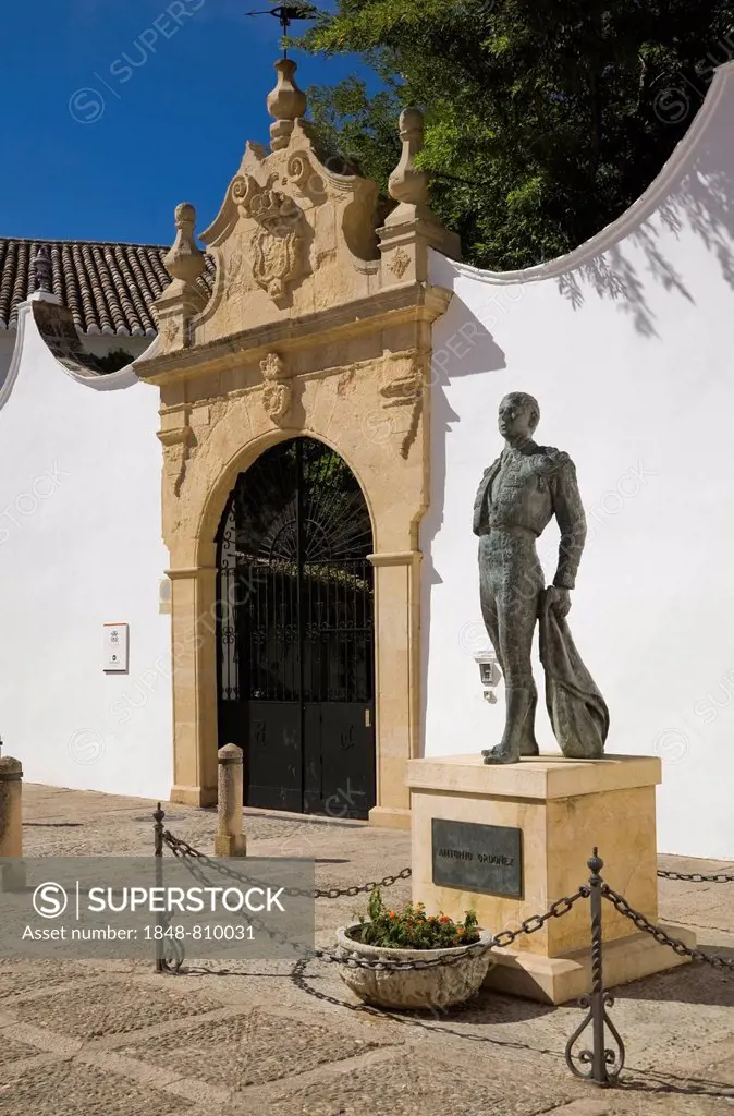 Antonio Ordonez statue next to the Ronda bullring, Ronda, Málaga province, Andalusia, Spain