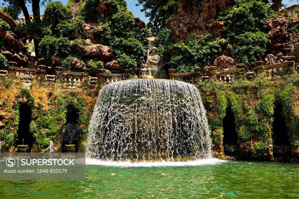 Waterfall of The Oval fountain, 1567, Villa d'Este, UNESCO World Heritage Site, Tivoli, Lazio, Italy