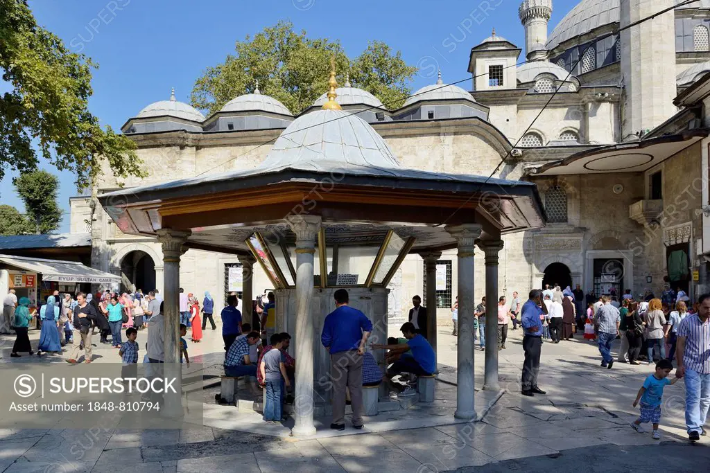 Cleaning wells for washing feet, ablution, at Eyuep Sultan Mosque, Eyüp, Istanbul, European side, Istanbul Province, Turkey, European side