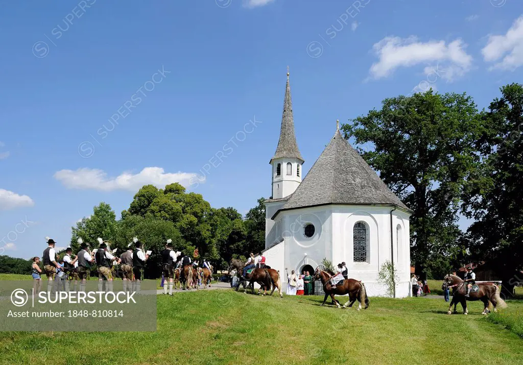 Leonhardiritt procession, St. Leonard's Chapel of Ease, Harmating, Egling, Upper Bavaria, Bavaria, Germany