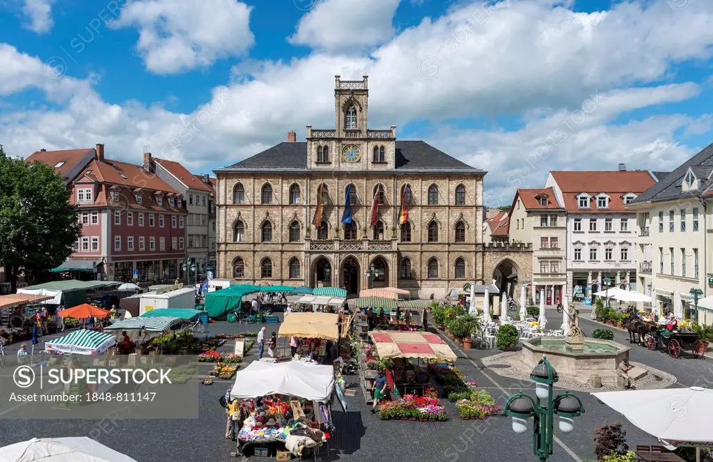 Market square with weekly market, Town Hall at back, Weimar, Thuringia, Germany