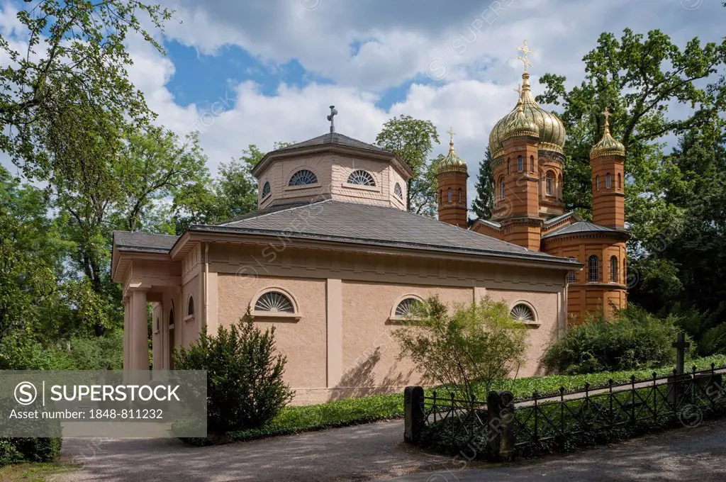 Fuerstengruft, ducal burial chapel, Russian Orthodox Chapel at back, Historical Cemetery, Weimar, Thuringia, Germany