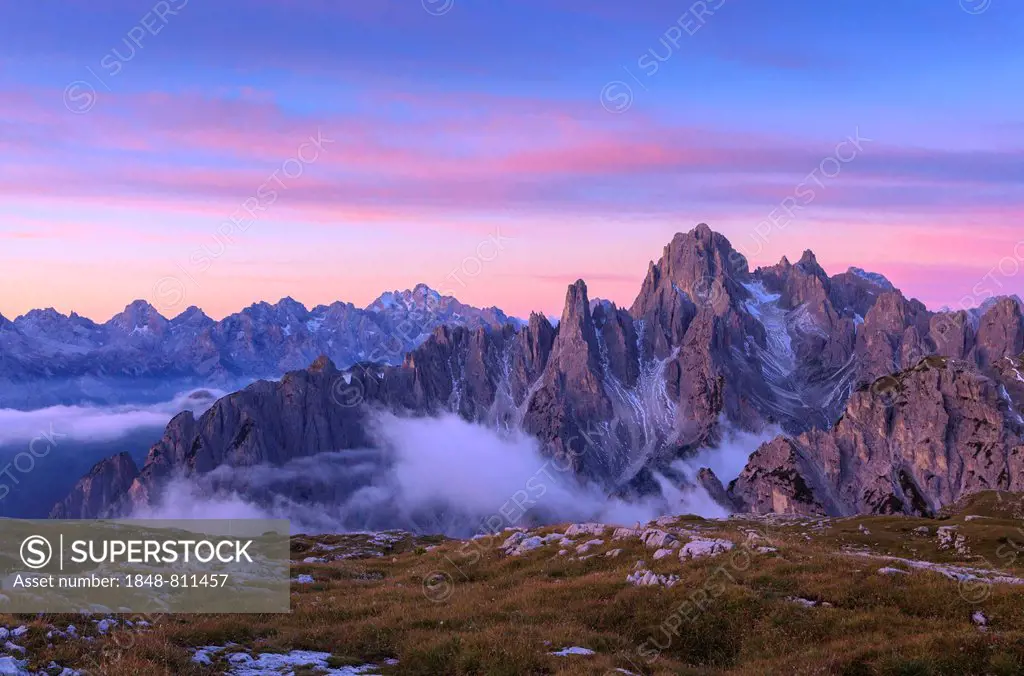 Cadinspitzen Mountains, Sexten Dolomites, shortly before sunrise, Hochpustertal valley, Sexten, South Tyrol province, Trentino-Alto Adige, Italy