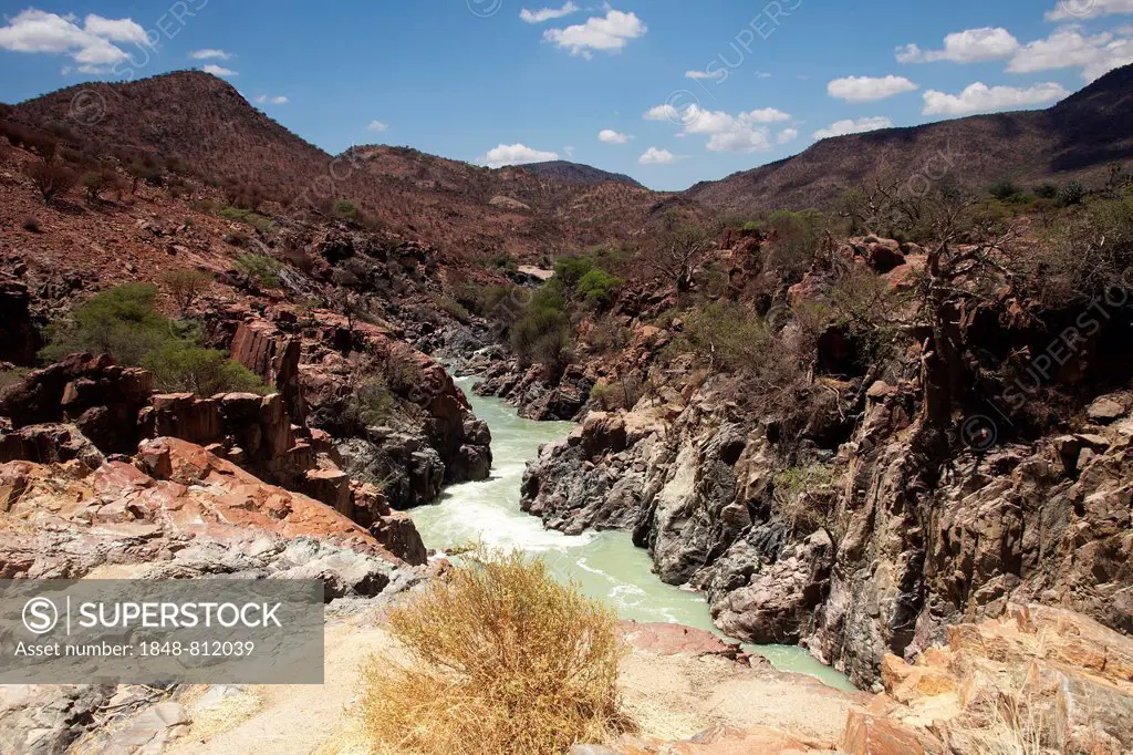 Kunene River directly on the border between Namibia and Angola, Epupa, Kaokoland, Kunene, Namibia
