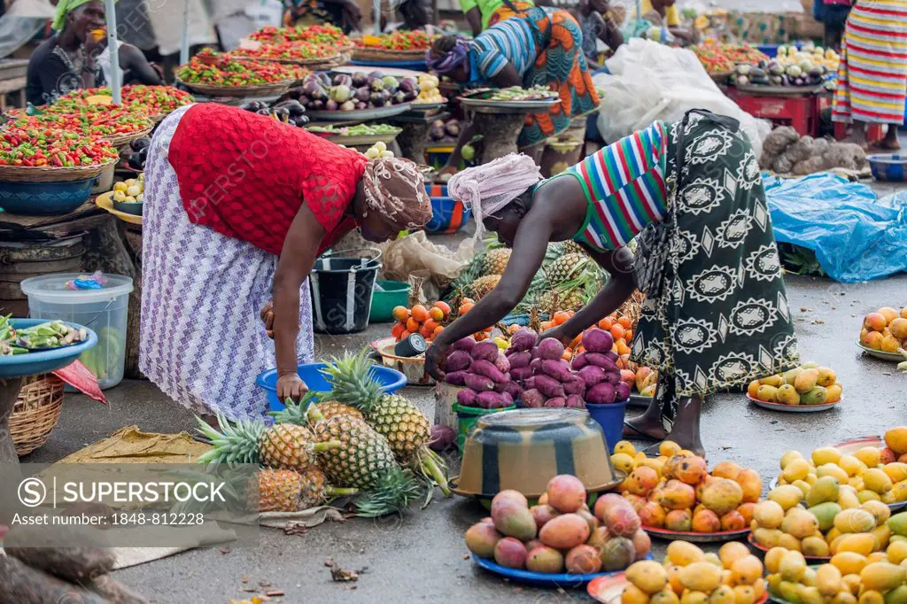 Street market for fruit and vegetables, Moyamba Junction, Southern Province, Sierra Leone