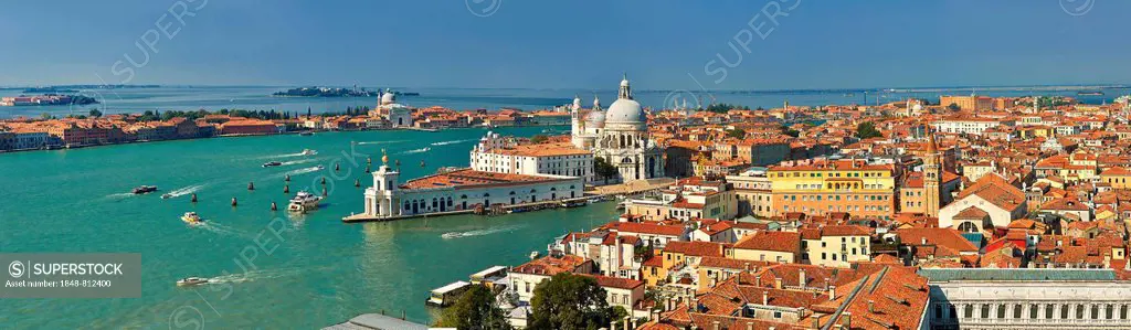 Panorama of Punta Della Dogana and Santa Maria della Salute on the Giudecca Canal, Venice, Venezien, Italy