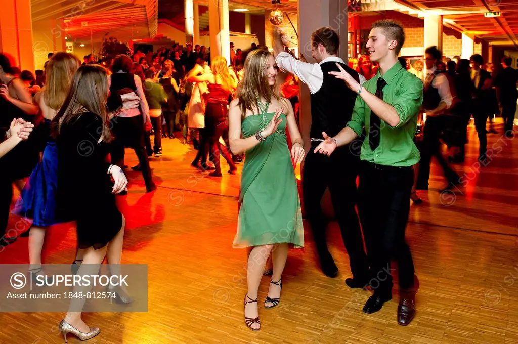 Young couple dancing at the prom of a dance school, Germany