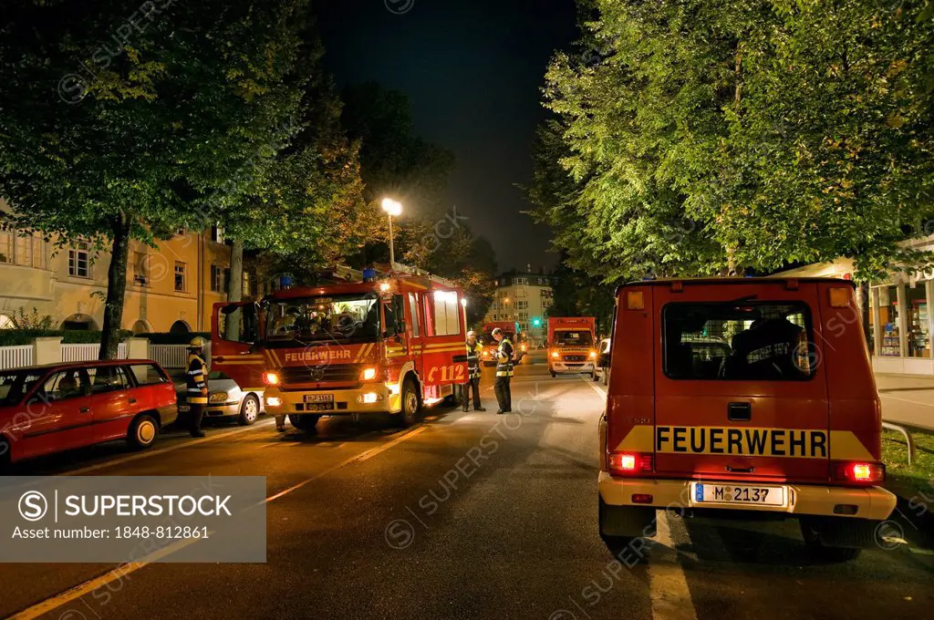 Emergency vehicles of the Munich fire brigade during an operation, Munich, Upper Bavaria, Bavaria, Germany
