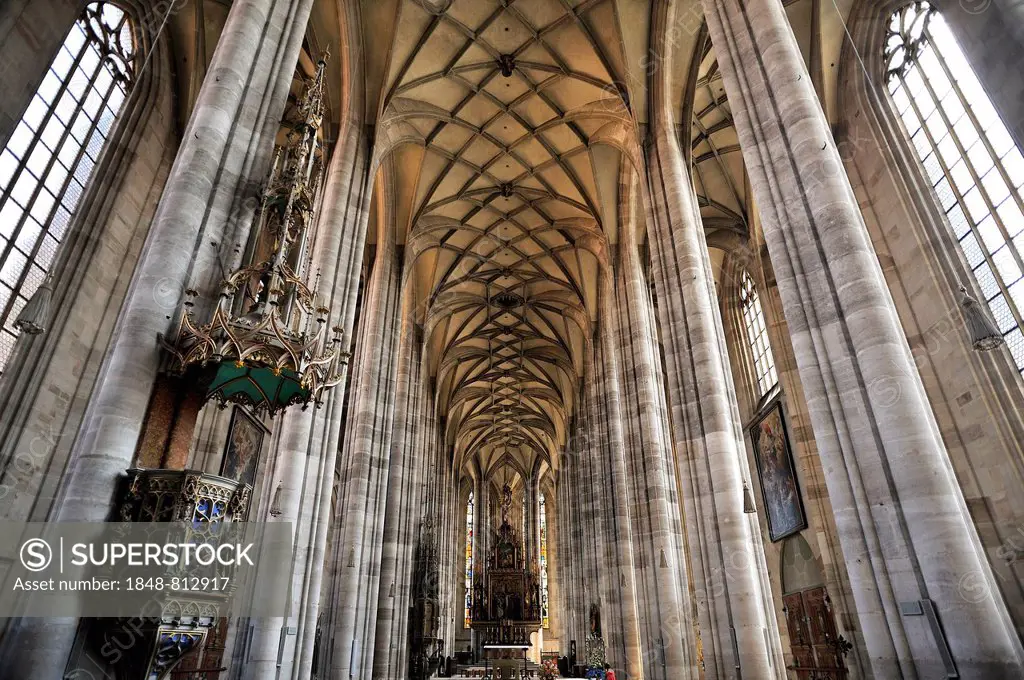 Vaulted ceiling and chancel of the late-gothic three-naved hall church, St. George's Minster, 1499, Dinkelsbühl, Middle Franconia, Bavaria, Germany