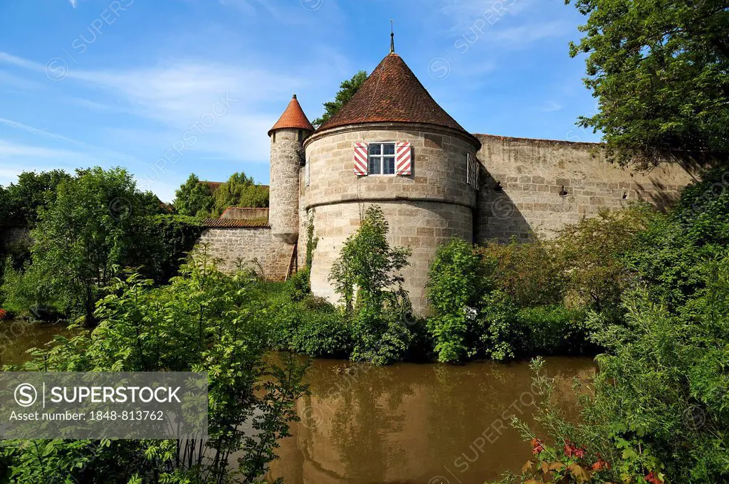 Kleine Bastei, small bastion, wide round tower used as a turret, from 1555, Woernitz river at front, Dinkelsbühl, Middle Franconia, Bavaria, Germany