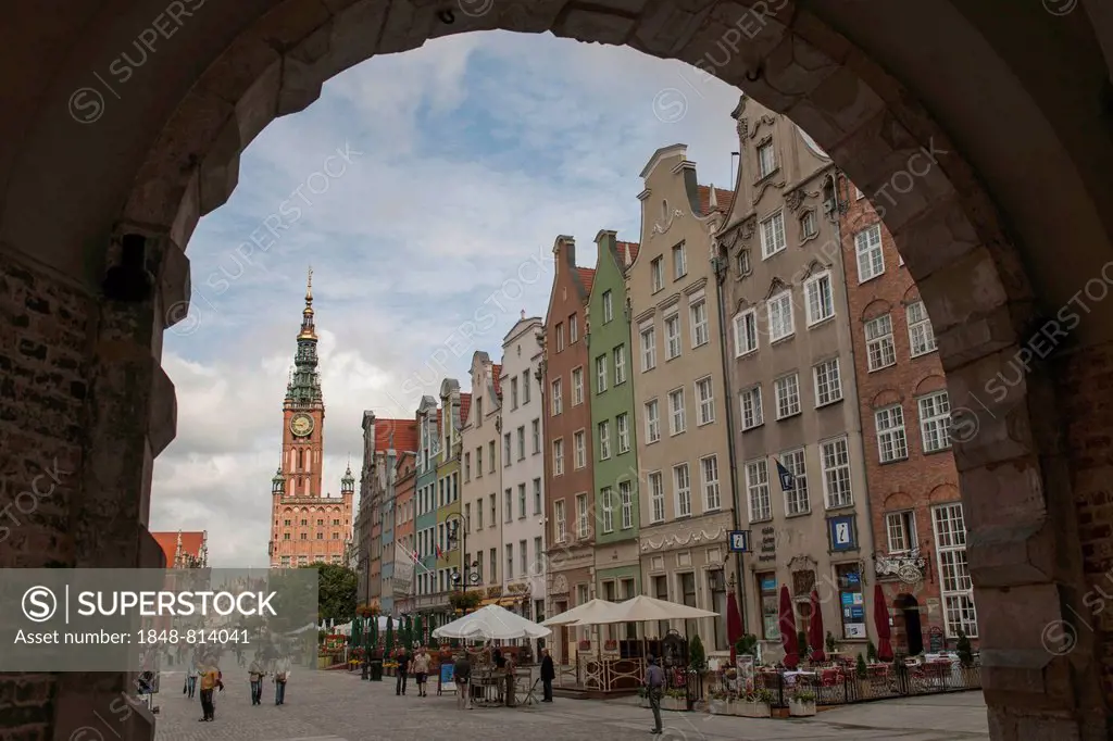 View through Green Gate or Brama Zielona towards the houses on Long Market or Dlugi Targ and the clock tower of Main Town Hall, Gdansk, Pomeranian Voi...
