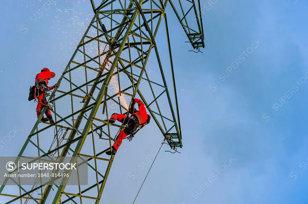 Two assembly fitters working on a pylon, Grevenbroich, North Rhine-Westphalia, Germany