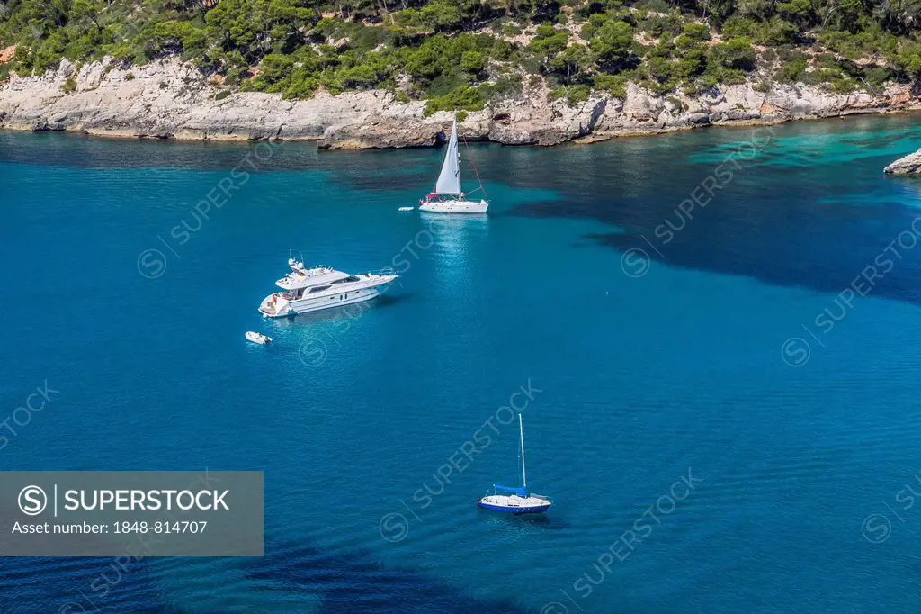 Yachts in the bay of Cala Galdana, Cala Galdana, Minorca, Balearic Islands, Spain