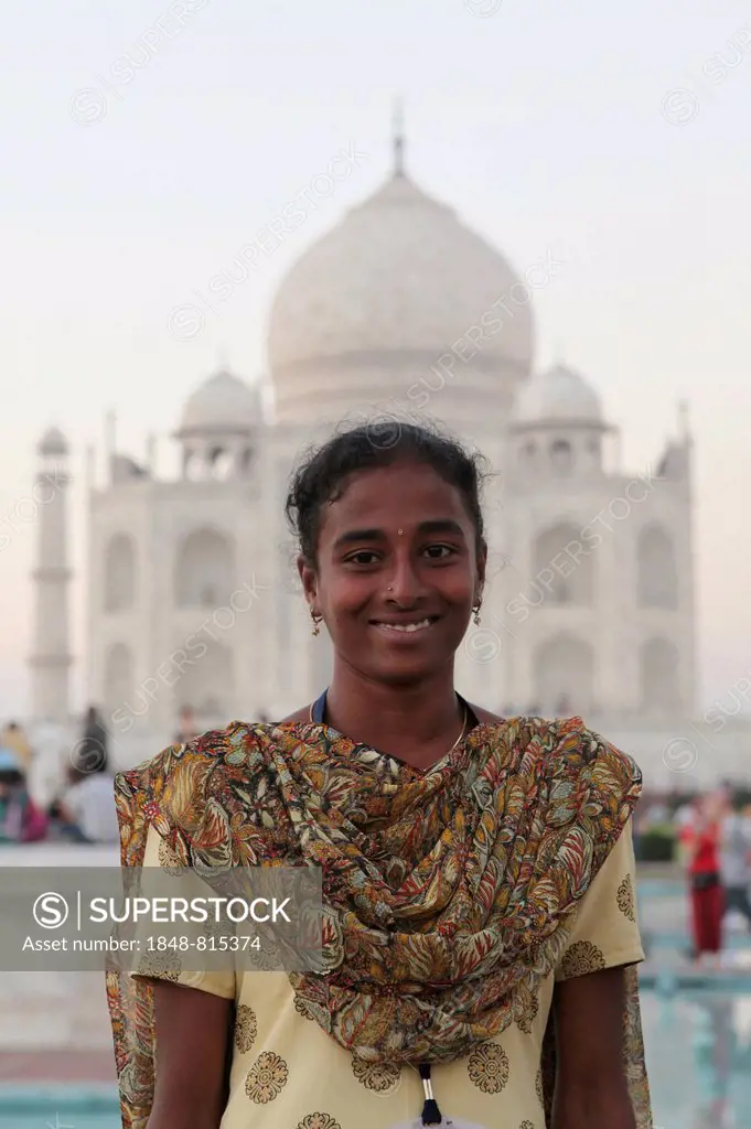 Young Indian woman in a sari in front of the Taj Mahal, Agra, Uttar Pradesh, India