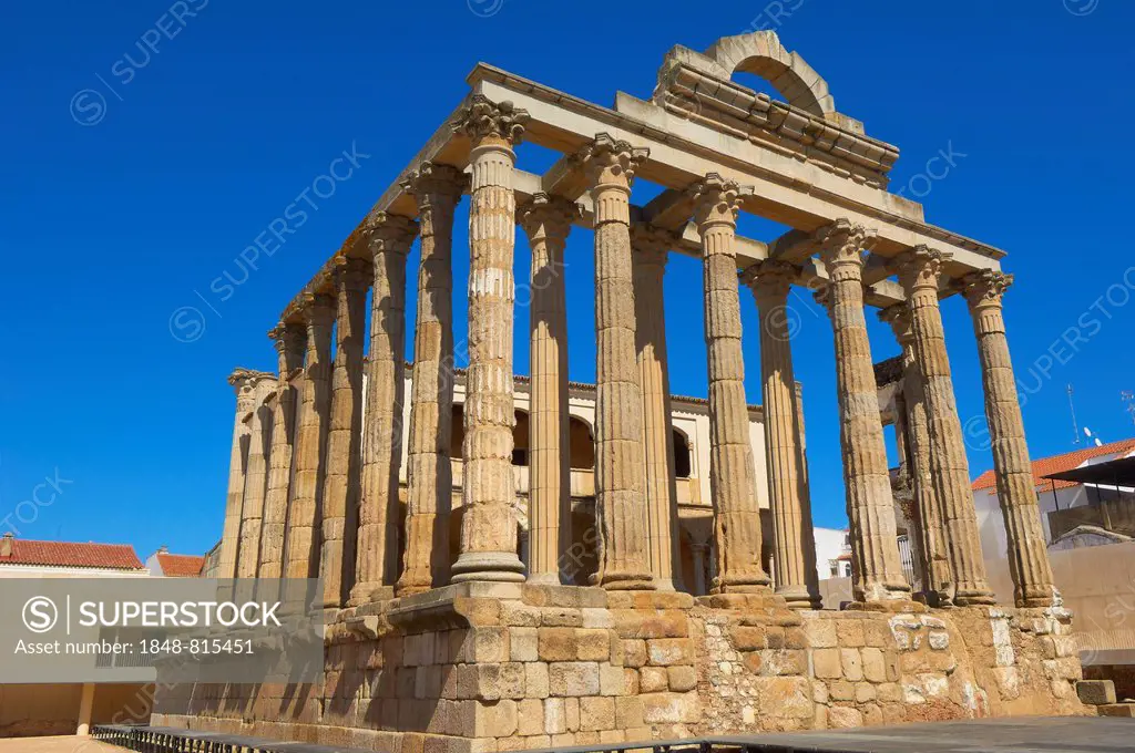 Ruins of the Temple of Diana, part of the Archaeological Ensemble of Mérida, UNESCO World Heritage site, Emerita Augusta, Mérida, Extremadura, Spain