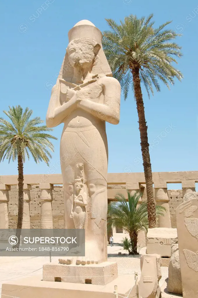 Statue of Ramses II with his daughter Meritamen, Karnak Temple Complex, UNESCO World Heritage site, Thebes, Luxor, Luxor Governorate, Egypt